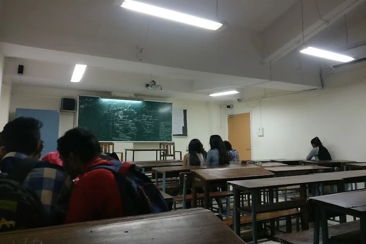 KPB Hinduja College of Commerce, Mumbai