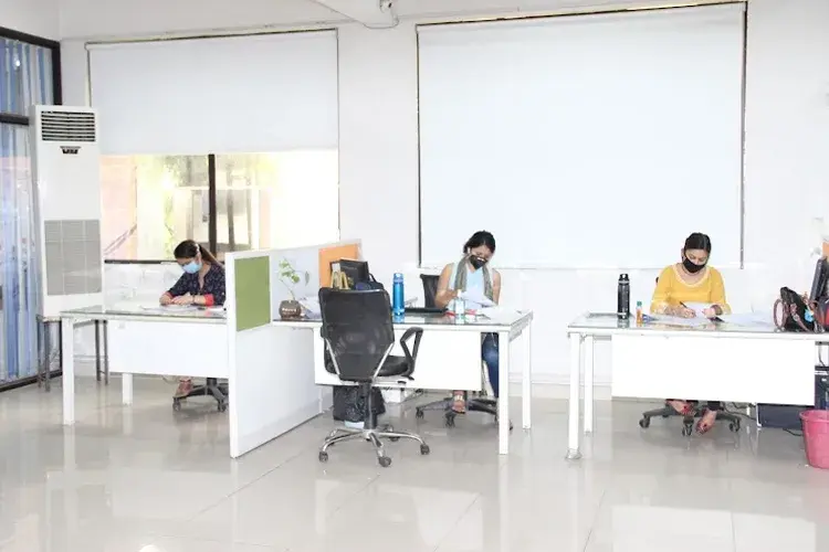 Lloyd Business School, Greater Noida