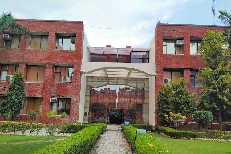 Lloyd Law College, Greater Noida