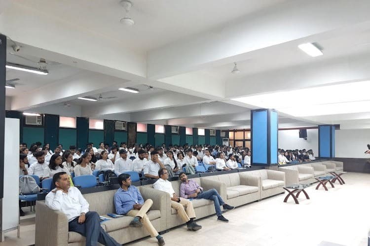 Lloyd Law College, Greater Noida
