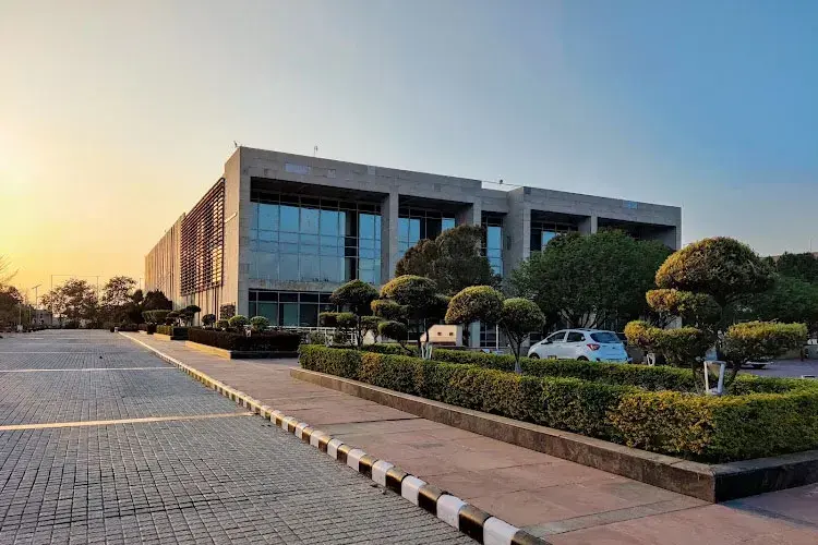 LM Thapar School of Management, Mohali