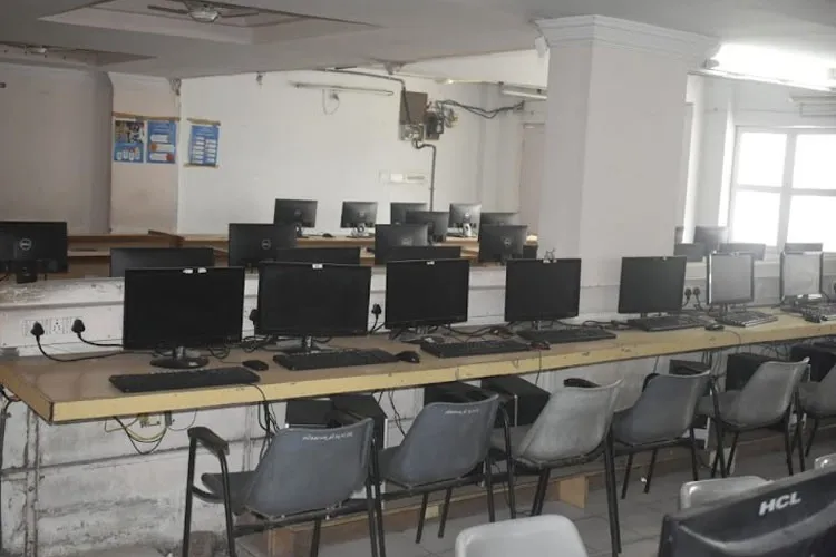 Lokmanya College, Ahmedabad