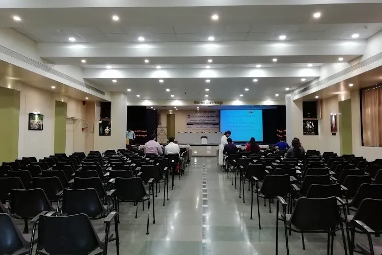 M.L. Dahanukar College of Commerce, Mumbai