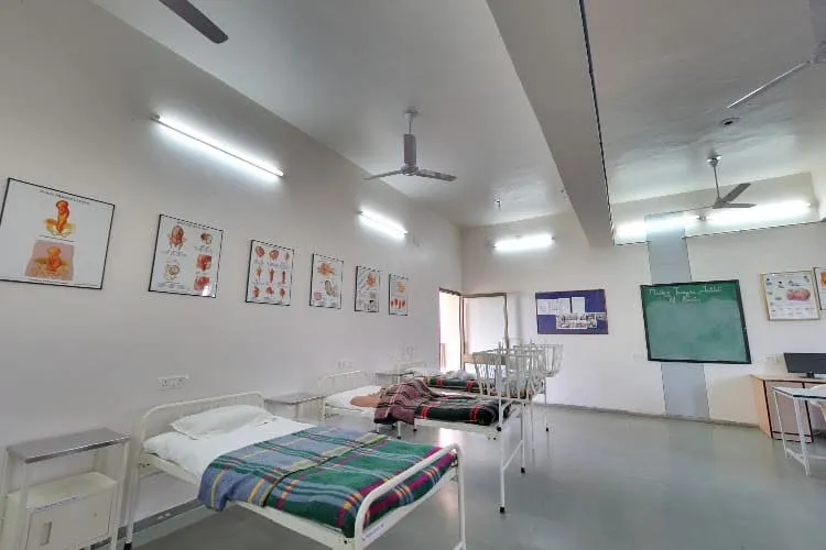 Manikaka Topawala Institute of Nursing, Anand