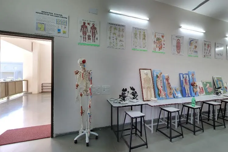 Manikaka Topawala Institute of Nursing, Anand