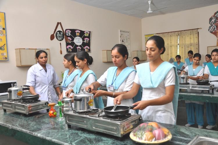 Mata Gujri Institute of Nursing & Hospital, Jalandhar