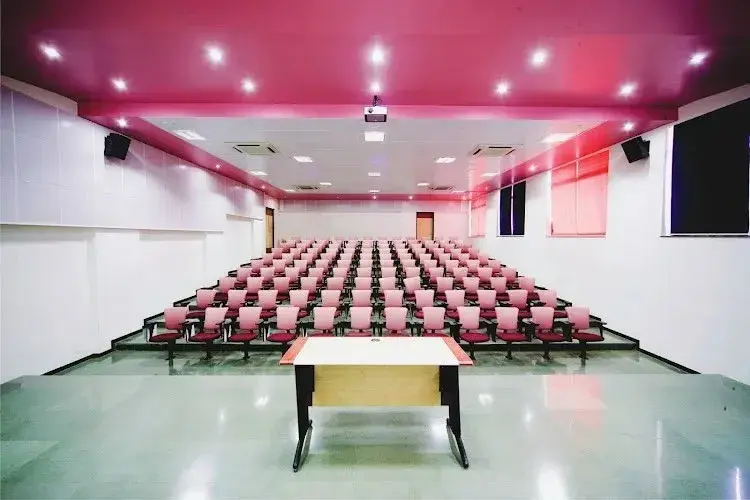 MET Institute of International Studies, Mumbai