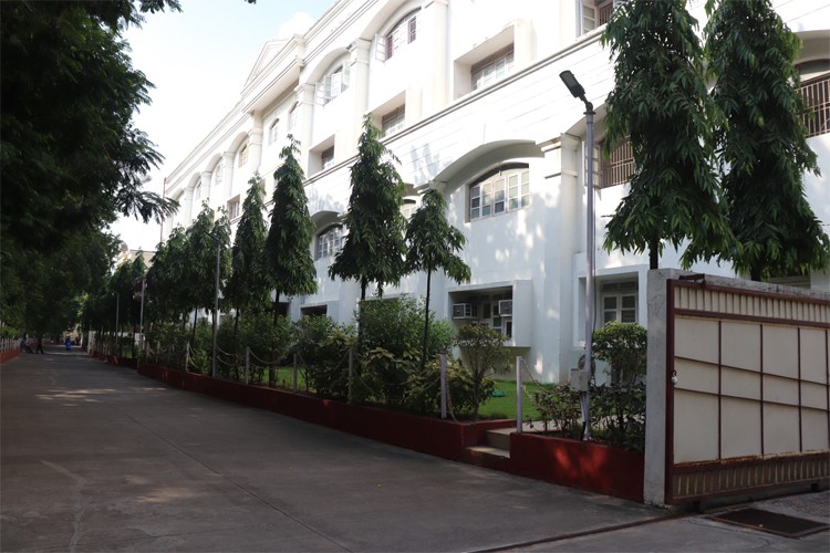 Metas Adventist College, Surat
