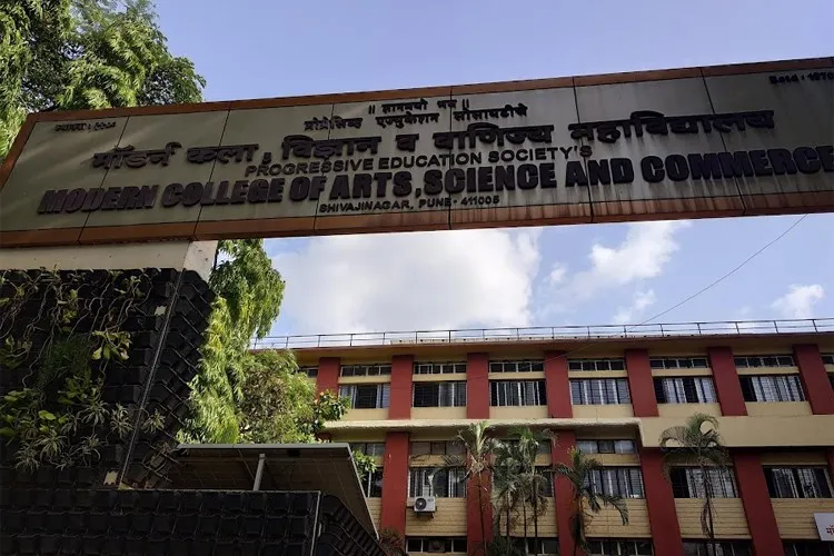 Modern College of Arts Science and Commerce, Pune
