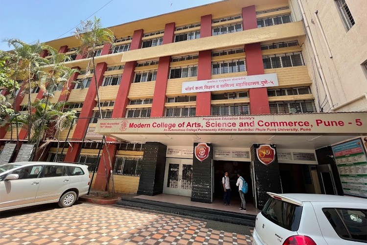 Modern College of Arts Science and Commerce, Pune