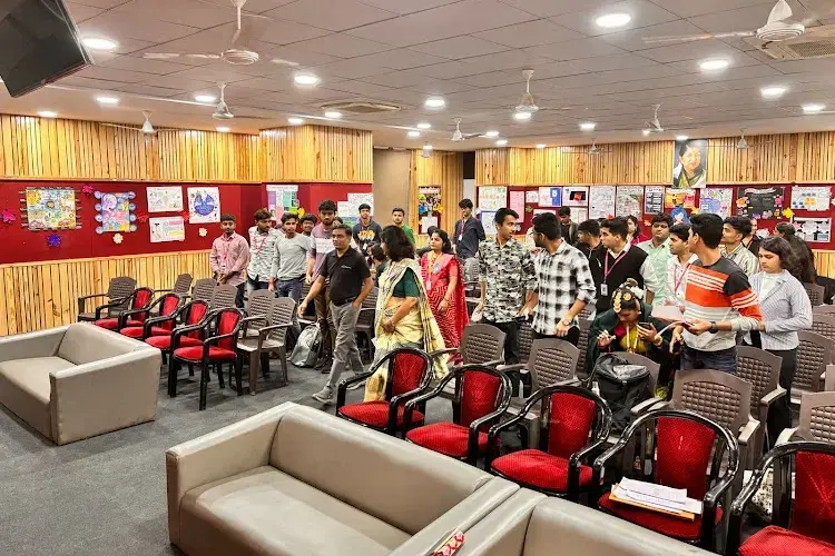 Modern College of Arts Science and Commerce, Pune