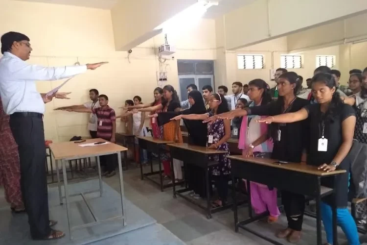 MU College of Commerce, Pune