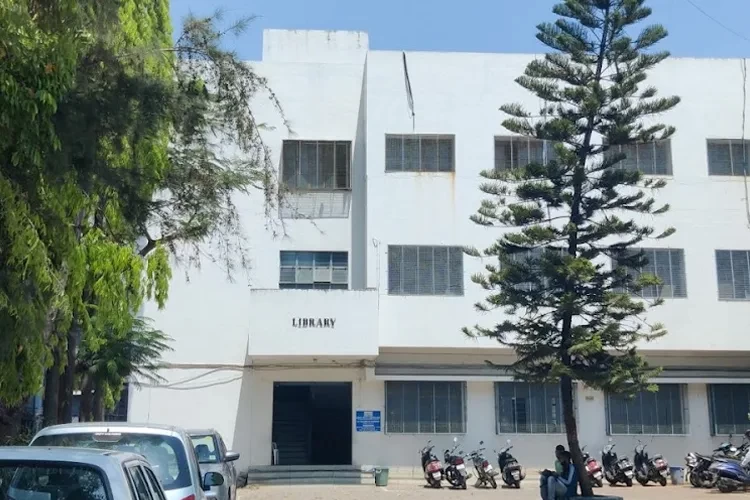 MU College of Commerce, Pune