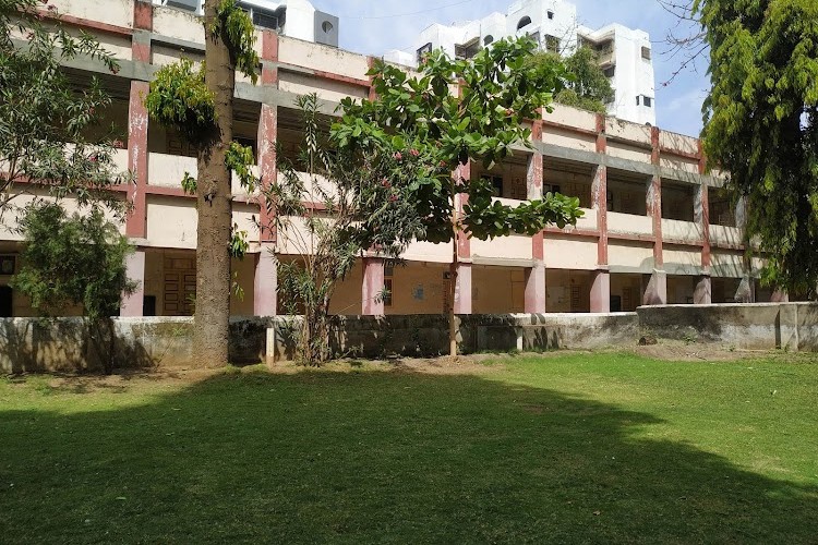 Navyug Arts College, Surat
