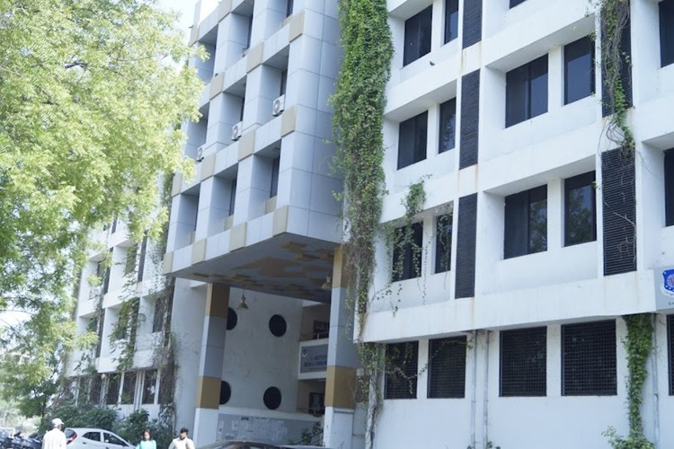 New LJ College of Commerce, Ahmedabad