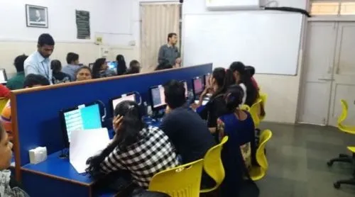 Patuck Gala College of Commerce & Management, Mumbai