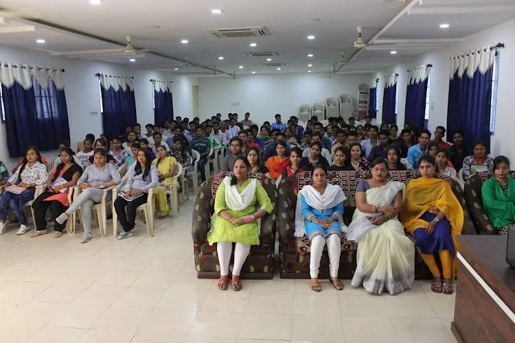 Pt. Harishankar Shukla Memorial College, Raipur