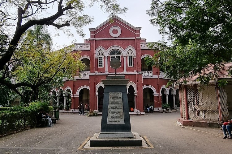 PT Sarvajanik College of Science, Surat