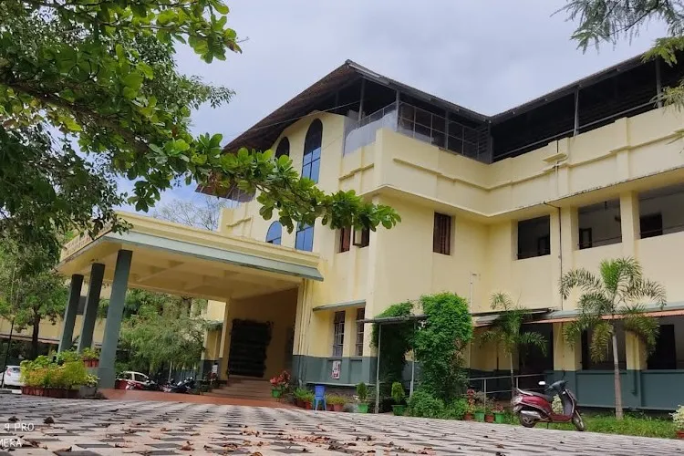 R. Sankar Memorial SNDP Yogam Arts & Science College, Koyilandi