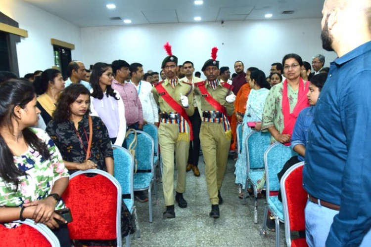 Ramniranjan Jhunjhunwala College of Arts, Science and Commerce, Mumbai