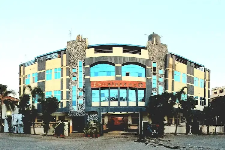 Renaissance College of Commerce & Management, Indore