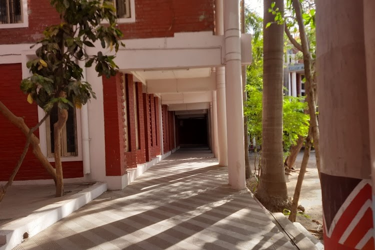 Sarvajanik College of Engineering and Technology, Surat