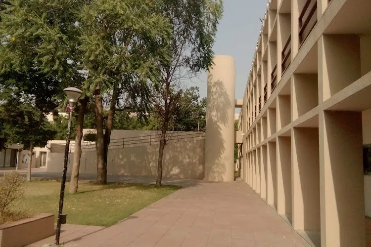 School of Management, Gandhinagar