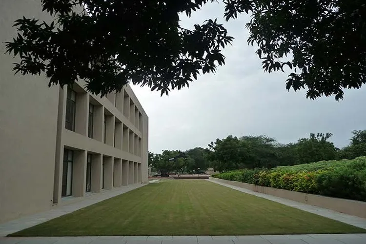 School of Management, Gandhinagar