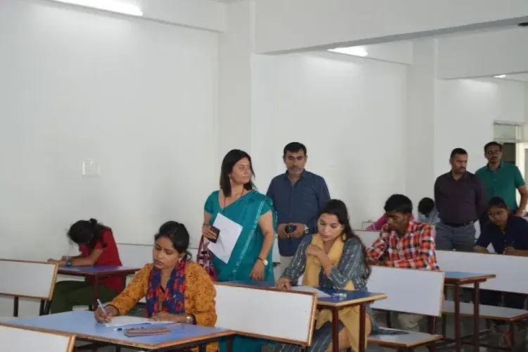SCPM College of Nursing and Paramedical Science, Gonda