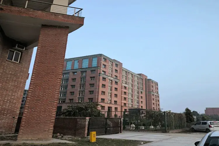 Sharda School of Law, Greater Noida