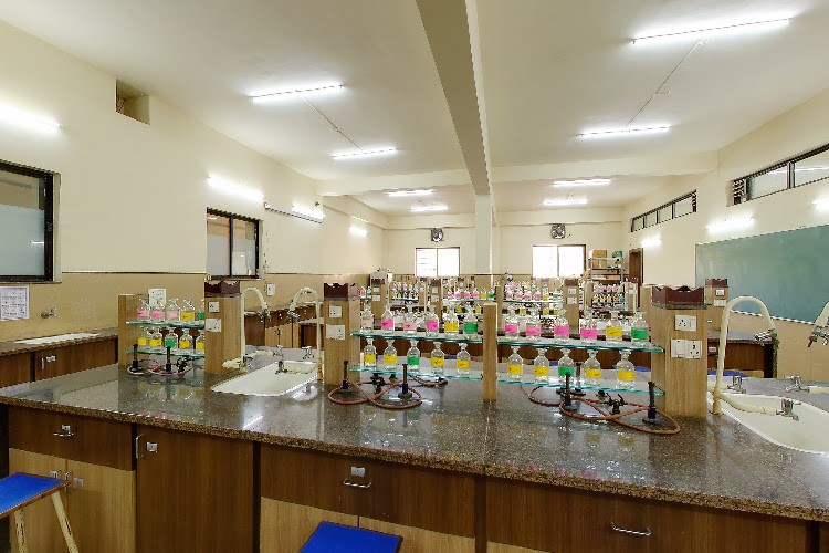 Shree Manibhai Virani and Smt. Navalben Virani Science College, Rajkot