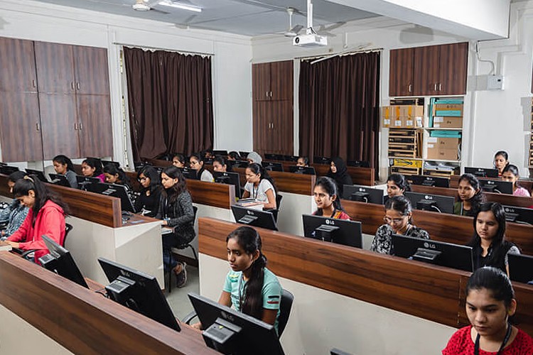 Shri Siddhivinayak Mahila Mahavidyalaya, Pune