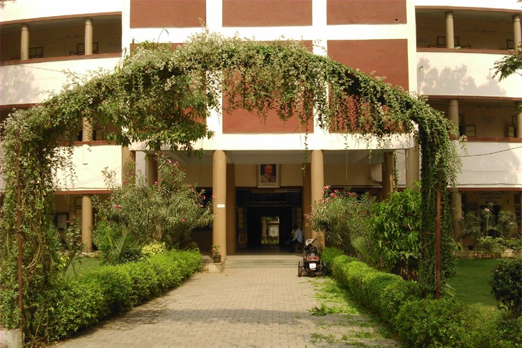 Sir KP College of Commerce, Surat