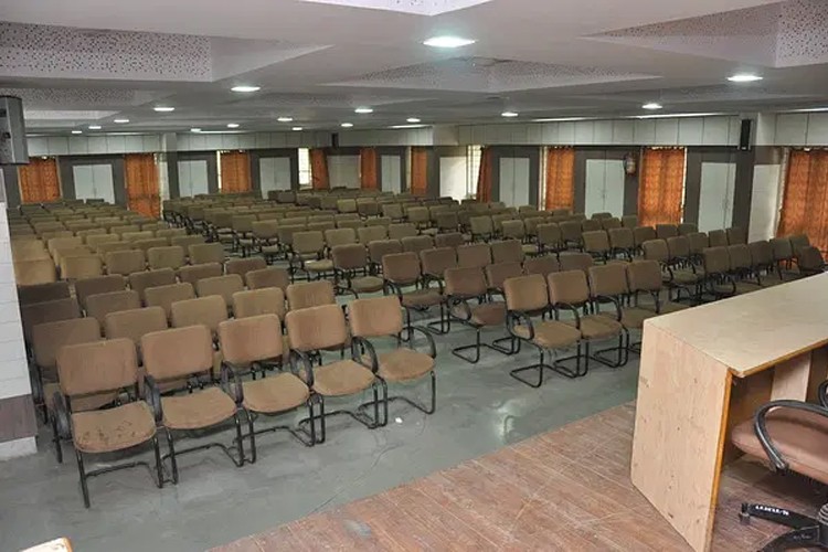 Sir KP College of Commerce, Surat