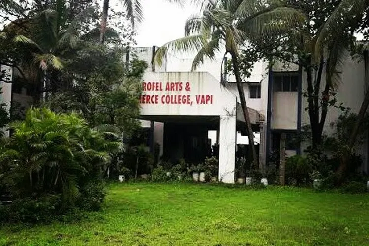 Smt. C.D. Jhobalia ROFEL Arts & Smt. I.S.R. Achchhariwala ROFEL Commerce College, Vapi