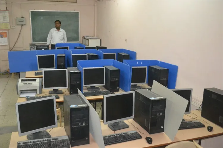 SS Maniyar Law College, Jalgaon