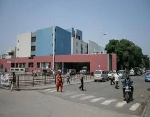 Surat Municipal Institute of Medical Education & Research, Surat