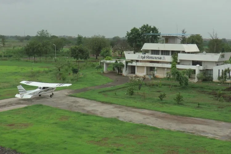 The Bombay Flying Club, Mumbai