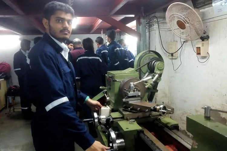 The Bombay Flying Club, Mumbai