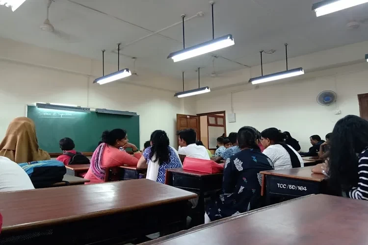 Tolani College of Commerce, Mumbai