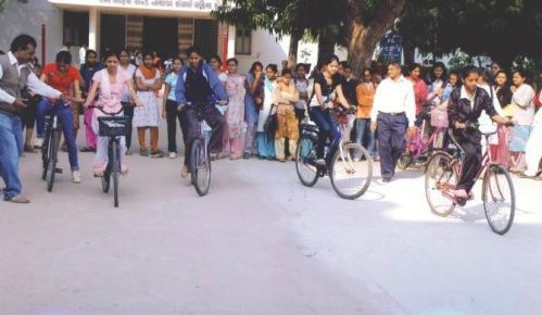 Uma Arts & Nathiba Commerce Mahila College, Gandhinagar