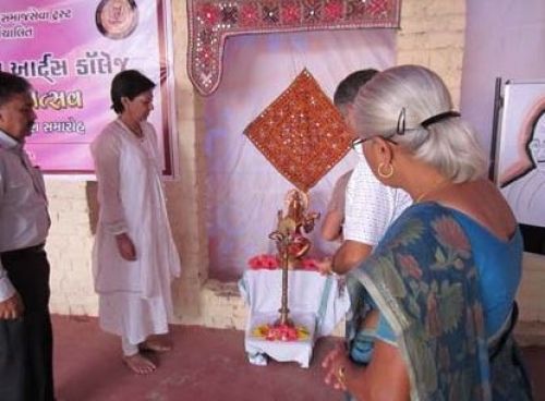 UTS Mahila Arts College, Nadiad