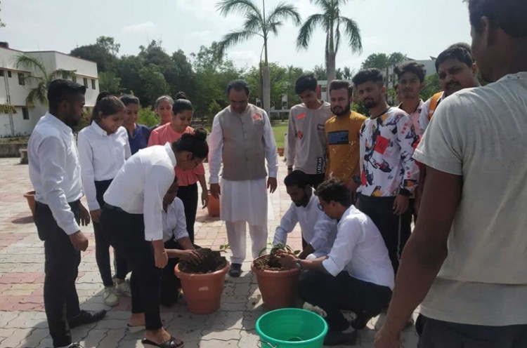 VT Choksi Sarvajanik Law College, Surat