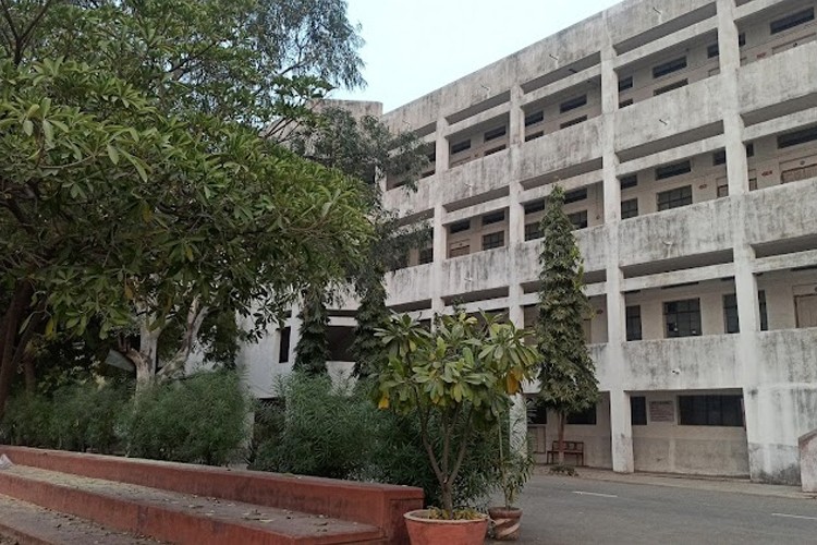 Walchand College of Arts and Science, Solapur