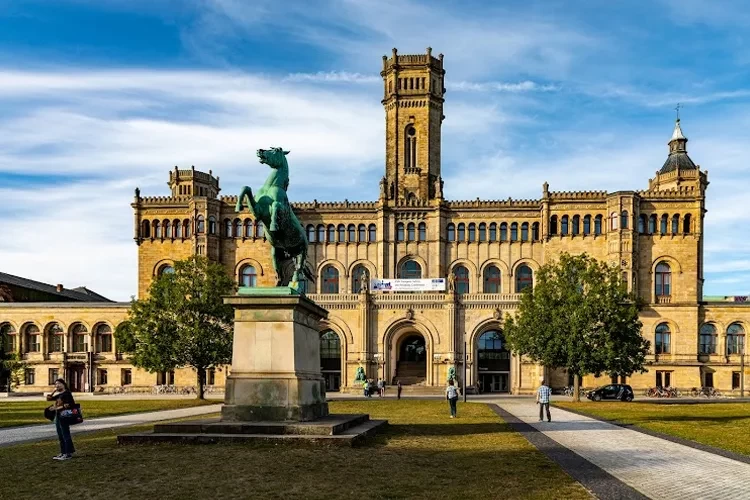 Leibniz Universitat Hannover, Germany