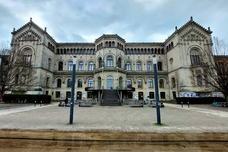 Leibniz Universitat Hannover, Germany
