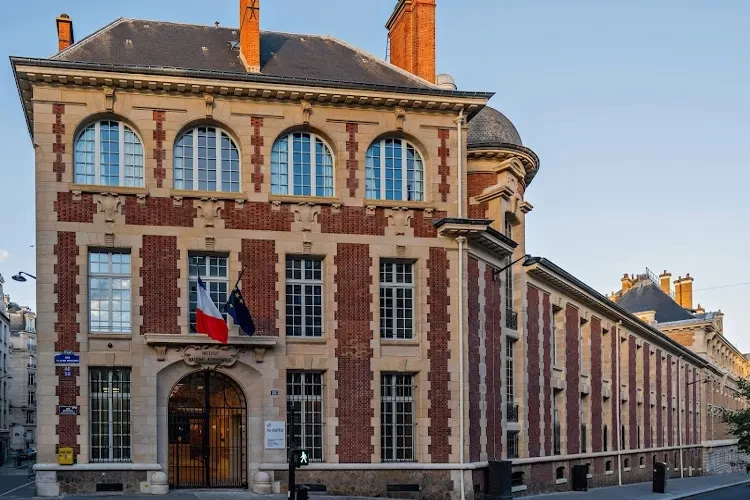 Paris School of Business, France