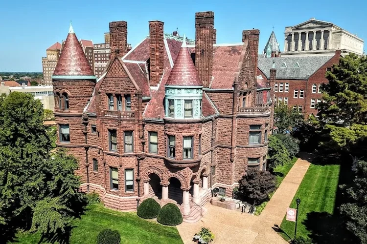 Saint Louis University, USA
