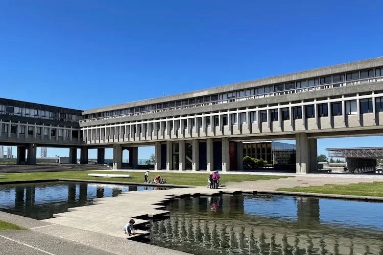 Simon Fraser University, Canada
